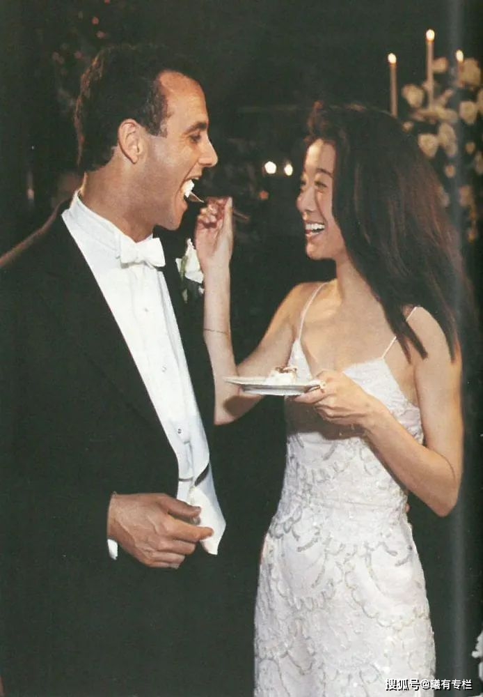 父亲|72岁Vera Wang蹦迪庆生，婚纱女王的人生有多爽？