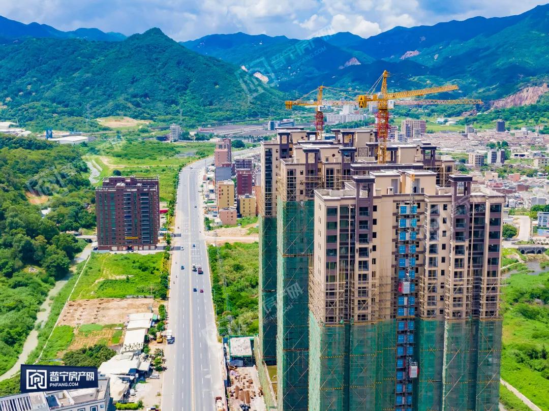 没错,它就是位于东部新城的〖水岸城〗,该项目临近康美中药城,普宁