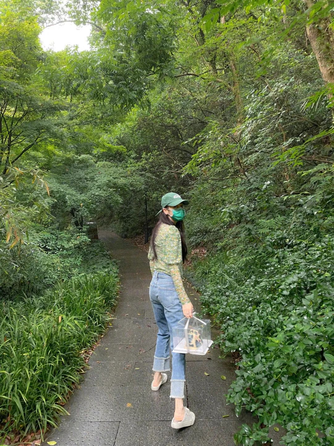 增加了|沈梦辰、孟美岐、迪丽热巴还有李一桐四人穿着清新时尚，粉蜡绿色适合夏季