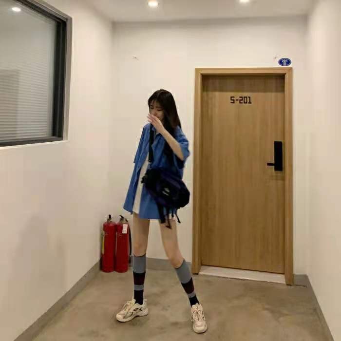 女生|痞帅的工装风，不需要厚热的工装裤，一件衬衫就能搭配出来