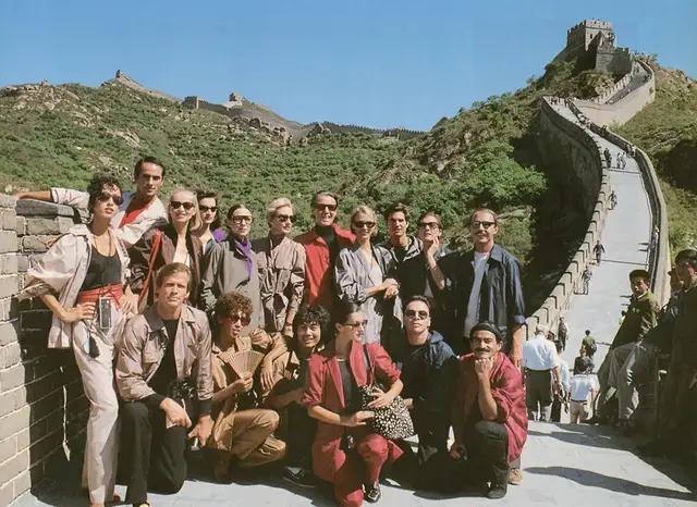 美国|凭借一顶帽子，杰奎琳成了他的粉丝，他却因为蹦迪被逐出时尚圈