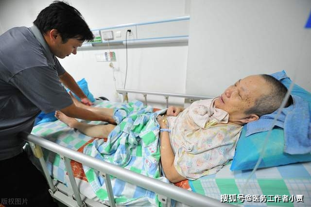 并发症|家里有长期卧床的患者该如何护理？让关爱更掷地有声