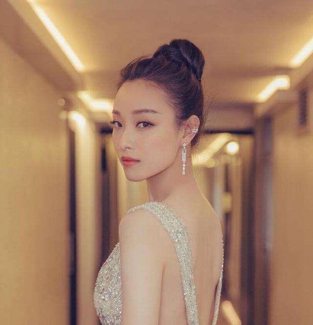 玲珑|倪妮才是“人鱼公主”，穿“无痕裙”秀玲珑身段，诱惑力极强！