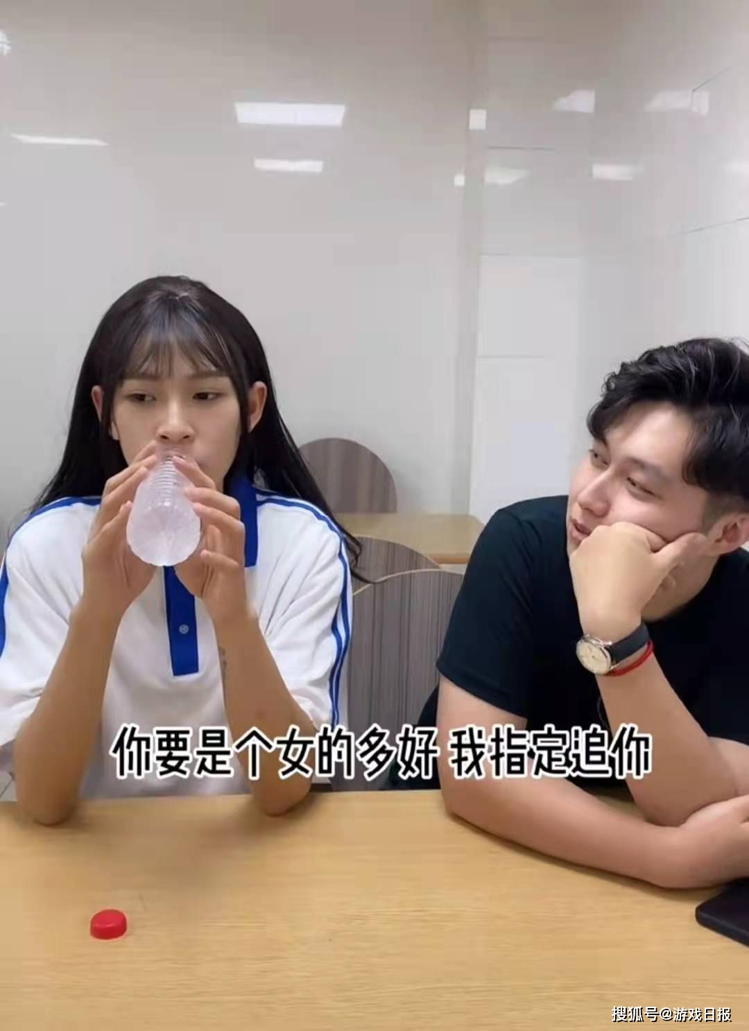 平台|东北纯爷们意外撞脸痞幼，三条视频涨粉40万，或成女装界新一哥？