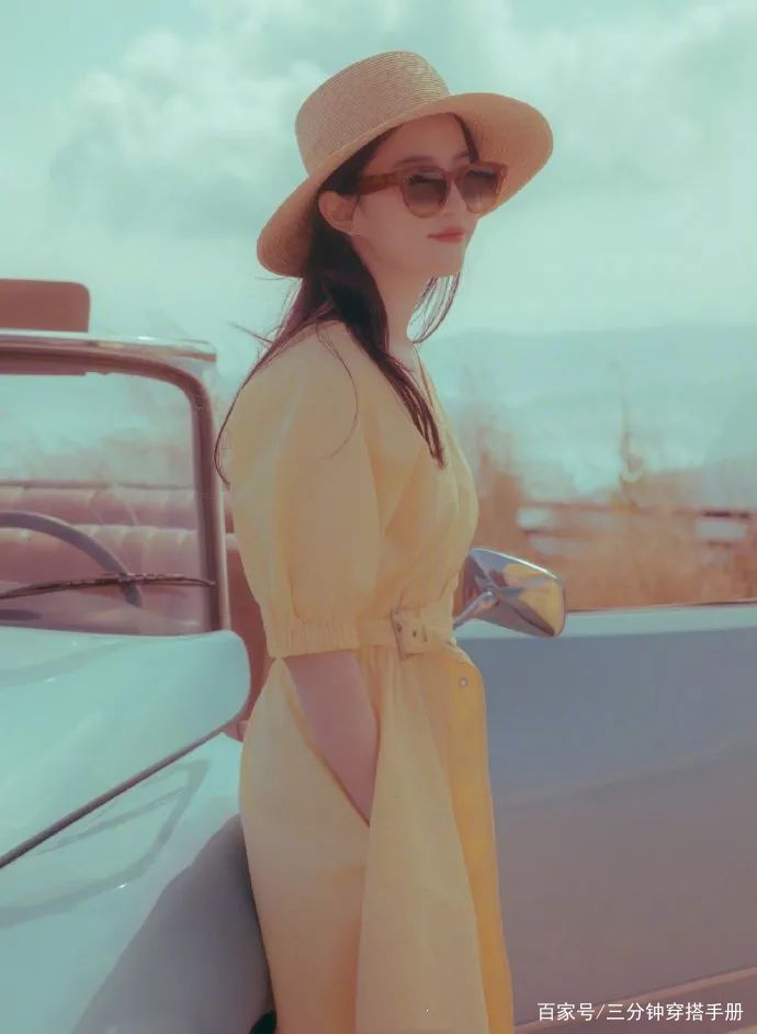 好身材|又被娜扎给惊艳到了，明黄色连衣裙超气质，却意外和刘亦菲撞衫了