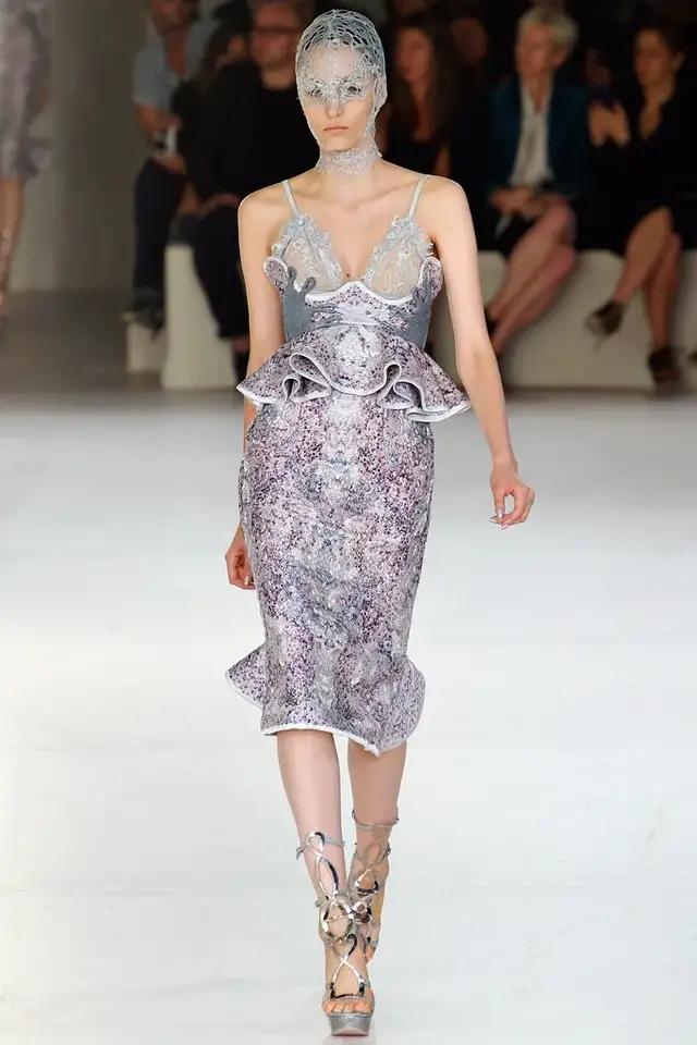 品牌|麦昆背后的女人，给凯特王妃设计婚纱，她从实习生逆袭为接班人