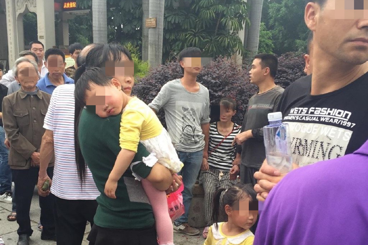 诱惑|“一颗糖骗一个孩子”没见过这么嚣张的人贩子,看完不能再淡定