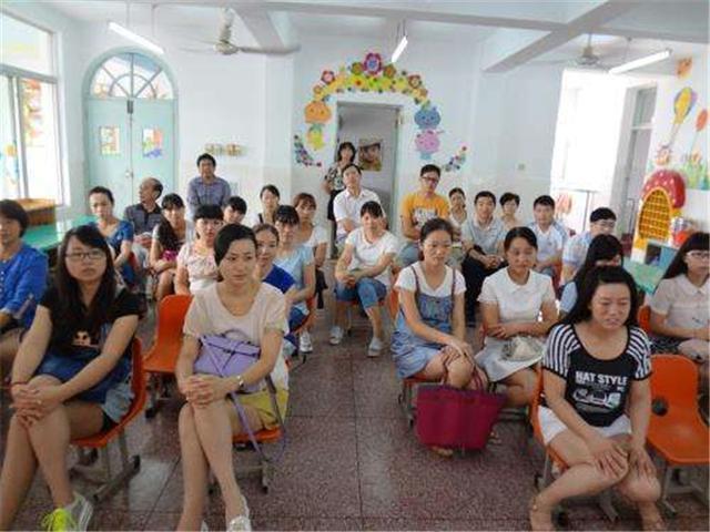 什么|“专科生凭啥教孩子？”大专生扎堆幼儿园老师，家长听闻不乐意了