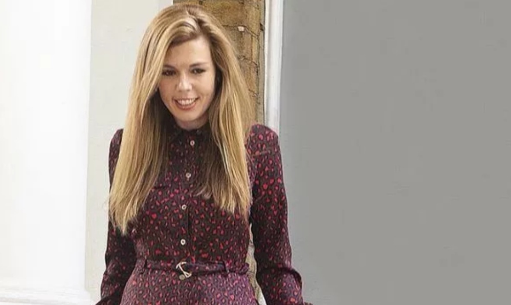 品牌|英国新首相鲍里斯31岁女友优雅亮相，穿1千印花裙好朴实但太显老