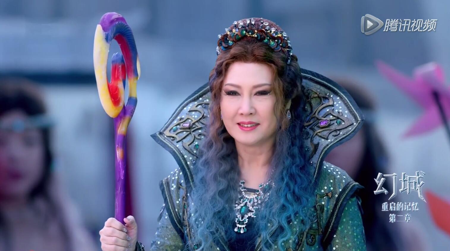 女王|盘点幻城里的奇葩服饰：梨落穿短裙，莲姬穿无袖，女王都爱荷叶领