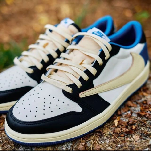 "|都别睡?老婆Kylie突然上脚AJ1"闪电倒勾",随时突袭发售!抢到即赚到?