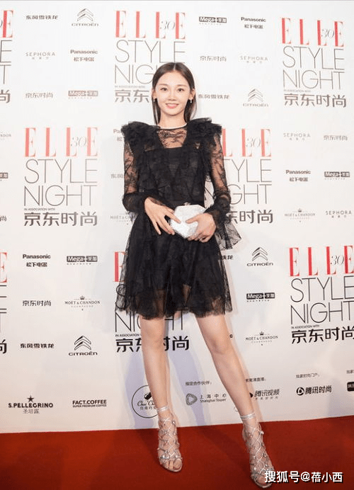 苗苗|郑恺老婆苗苗又美出圈了,穿粉色亮片裙现“饱满身材”,气质惊艳