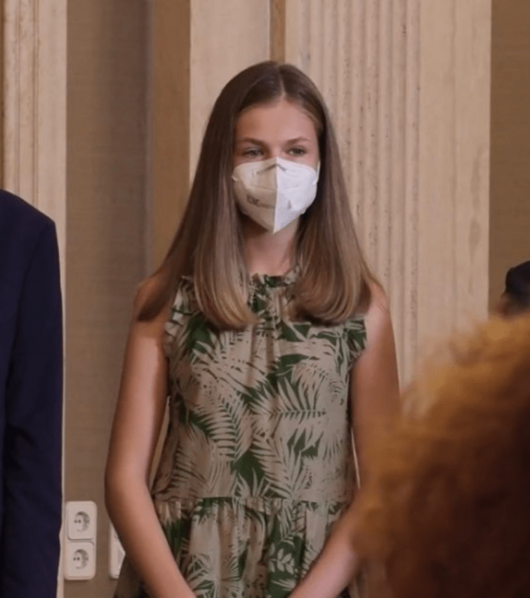 公主|西班牙公主真长高了好多，穿去年旧裙短了一截，气质都成熟不少