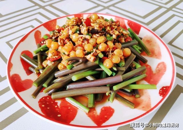 个人感觉|开胃又消食的凉拌蕨菜，早餐喝粥的绝配，春季不可少的佳肴