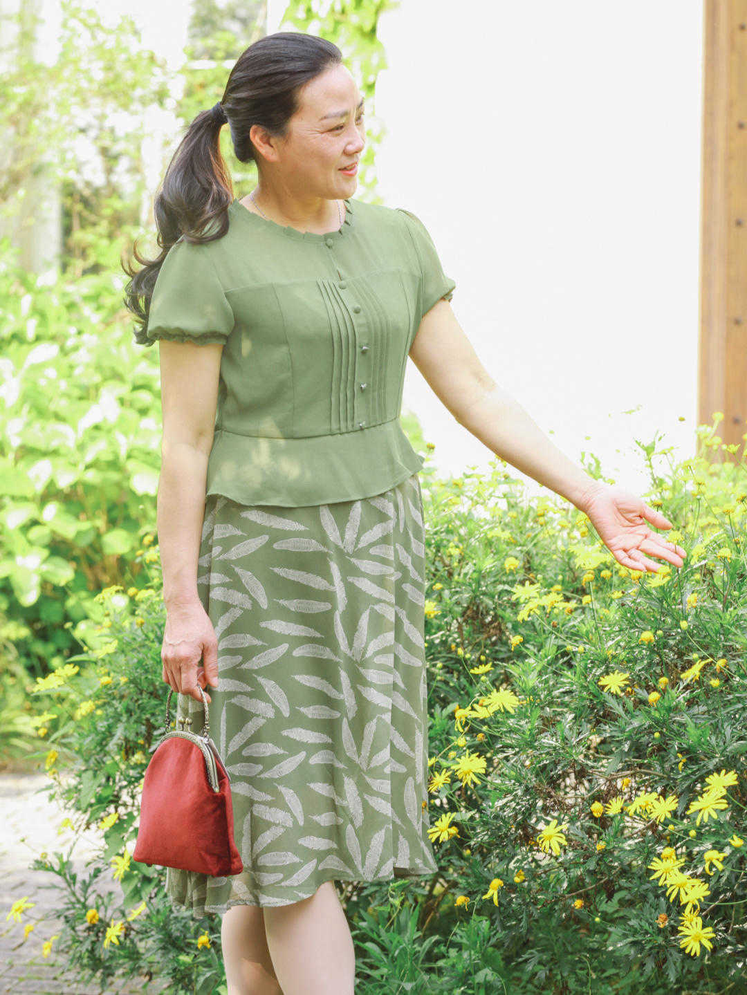 身材|过了50岁+的女人怎么穿？学会这几个搭配要点，让你减龄又时髦