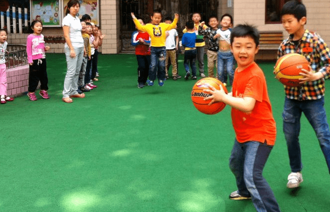 同学|幼儿园发孩子午睡照，家长看完直发火，是妈妈矫情还是幼师失职