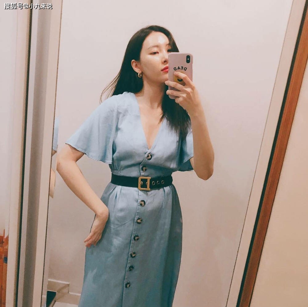 宣美|“南韩第一美腿”宣美，碎花裙惊艳登《红秀Grazia》，增肌后更美