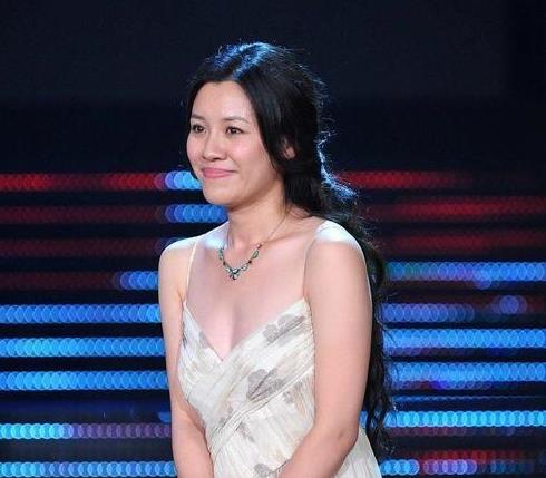 设计|刘琳长相低调普通，一穿礼服气质高级不少，果然人靠衣装是真的