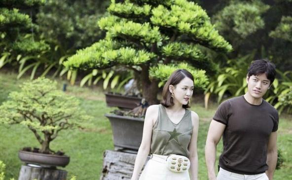 陈乔恩|陈乔恩恋爱后状态更年轻，穿背心短裙美出少女感，哪有9岁年龄差