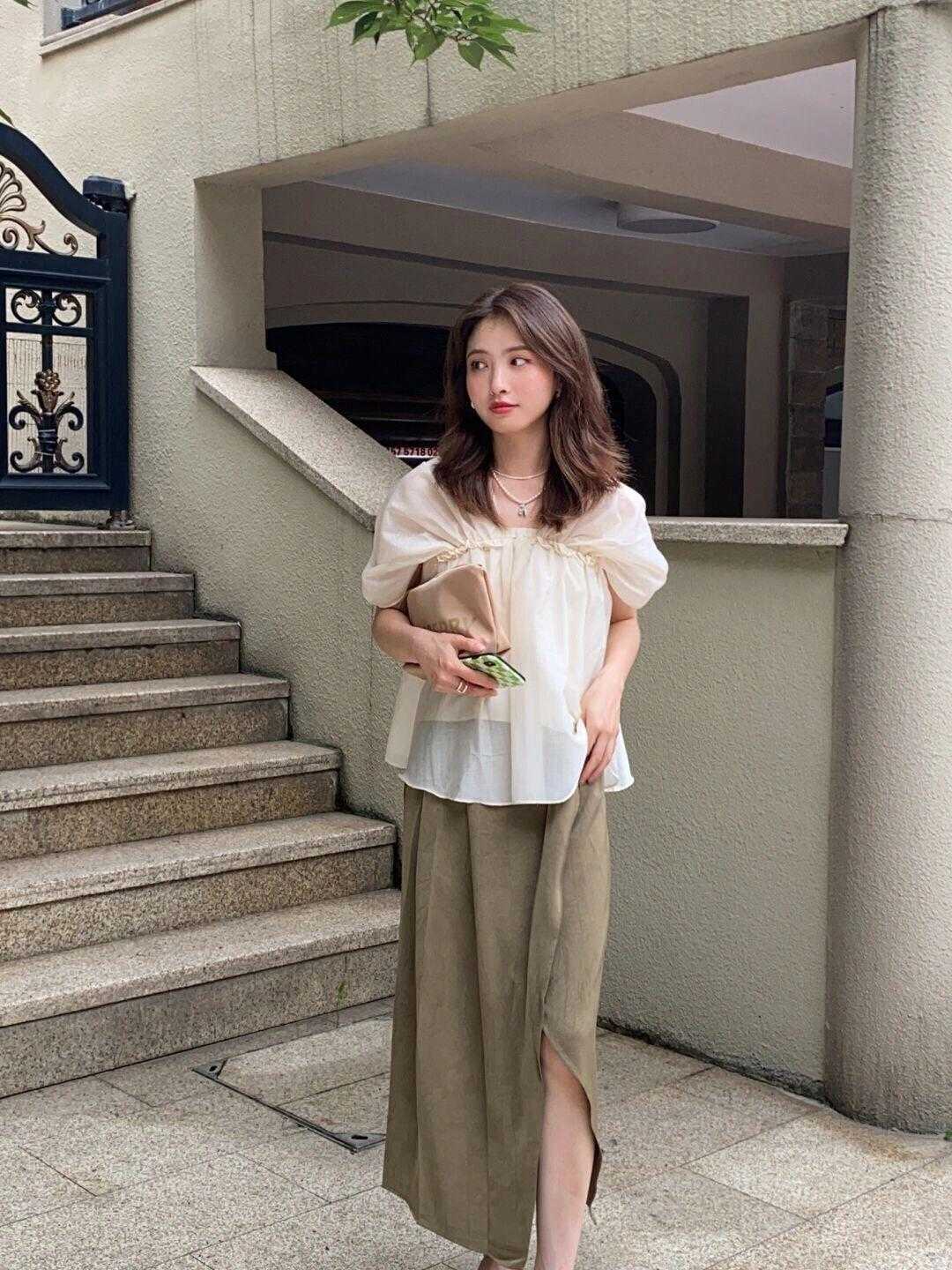 感觉|158cm女孩子却穿出高级感，衬衫搭配半身裙显高显瘦，还精致时髦
