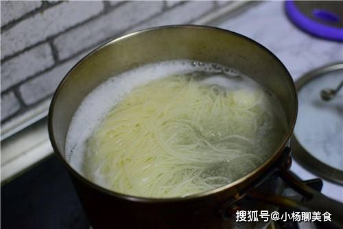 什么时候开始吃小面条 d537c4841ec64911b531a8016a6c4427.jpeg