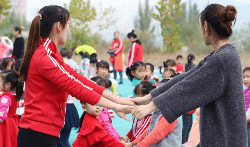 同学|幼儿园发孩子午睡照，家长看完直发火，是妈妈矫情还是幼师失职