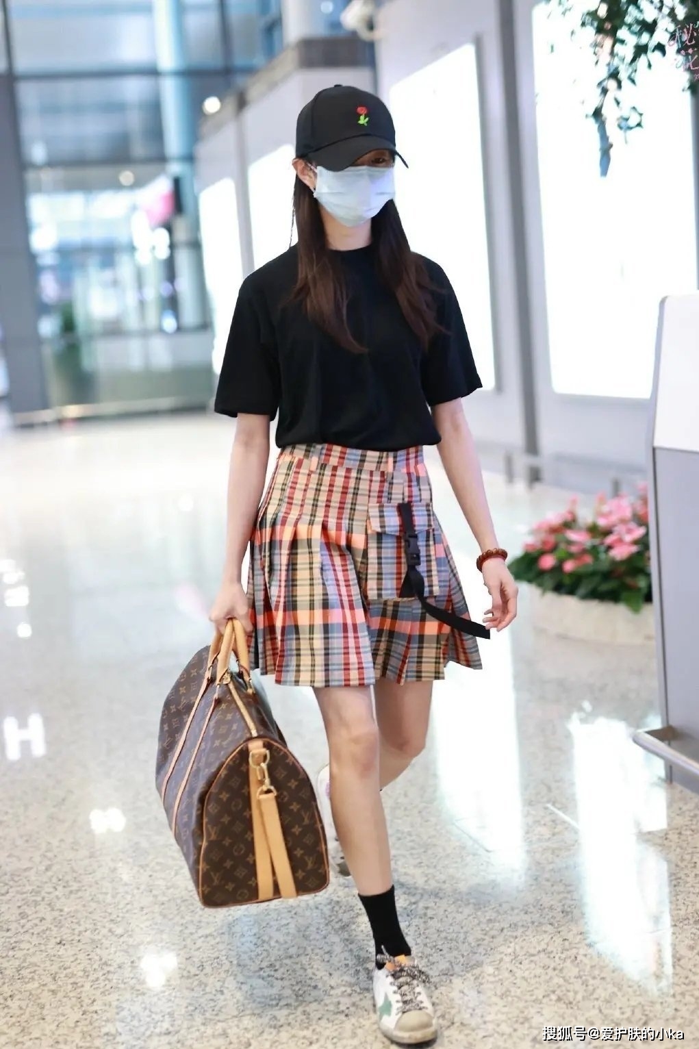 黑色|披头散发很扣分？刘浩存却凹出原生美女感，淡颜美女秒变初恋女孩