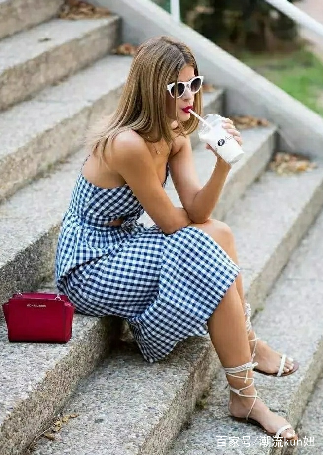 大气|女人要想优雅大气，这4款连衣裙，让你美一整个夏天，赶紧get