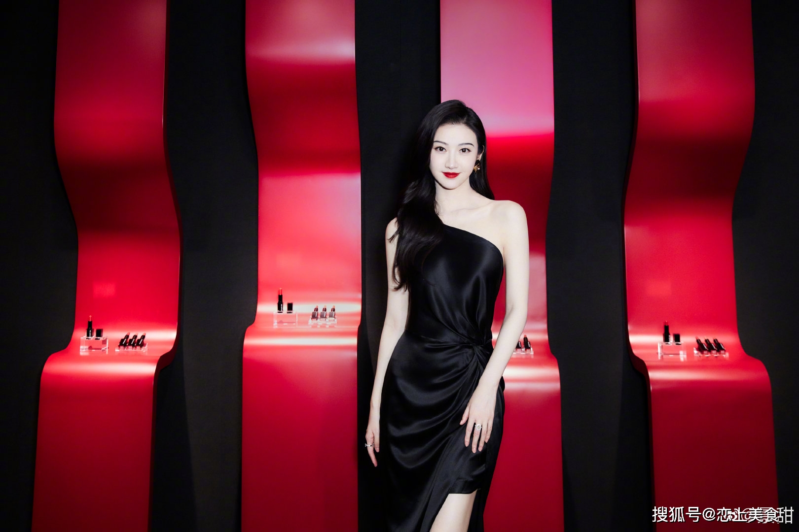 景甜|景甜：艳冠群芳，雍容华贵