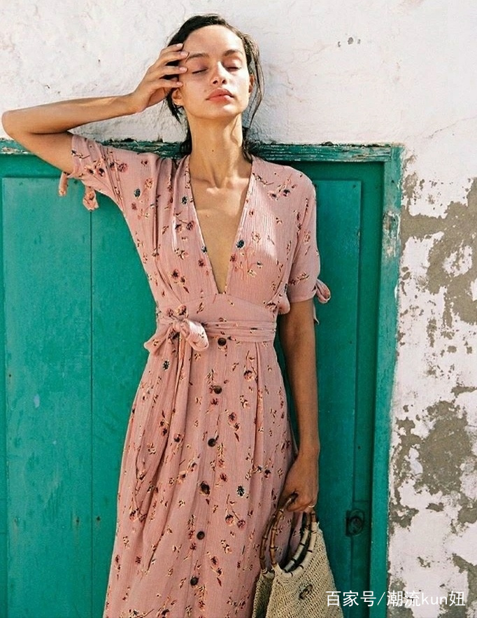 上半身|体重过百的女生，少穿这几种裙子，百褶裙也在其中，显胖又没气质