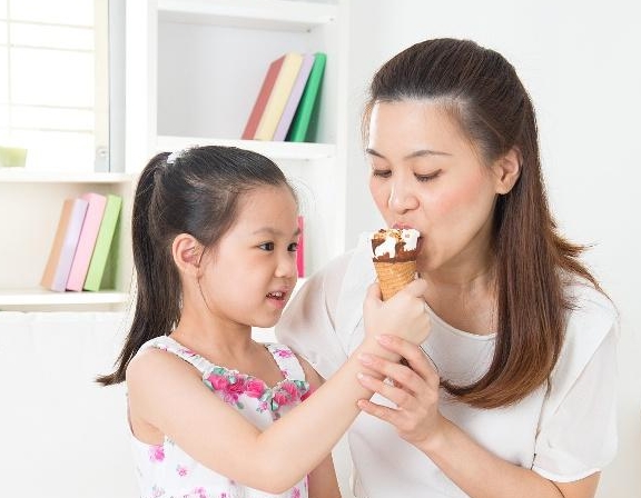 什么|辞职备孕一年终于怀上二宝，大宝趴在我肚子上说句话恨不得去打胎