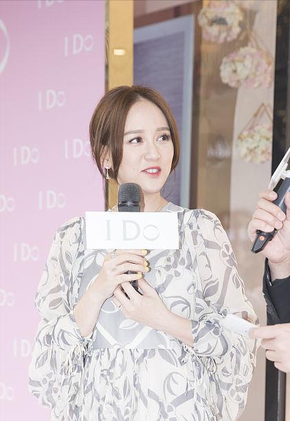 颜色|陈乔恩看起来好甜，虽然已经40多岁了，但依然不失少女的青春感