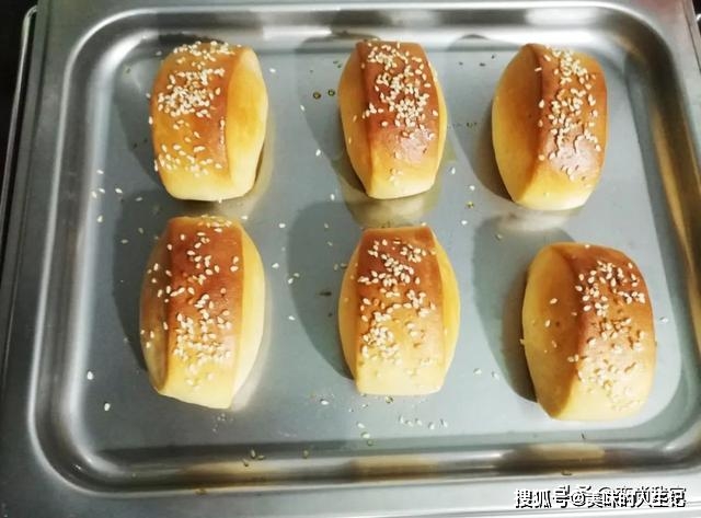 做法|早餐冷馒头换一种方式吃特别香,奶香烤馒头的做法