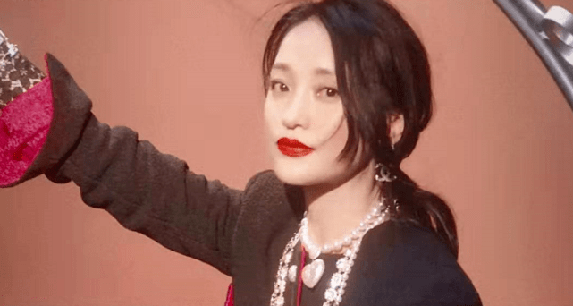 珠宝|周迅才是大花扛把子！新大片穿超短裤全身珠宝太女神，比赵薇贵气