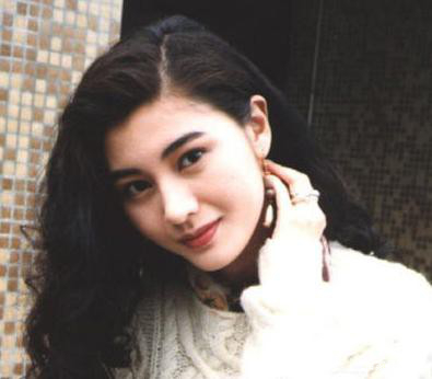 身材|被49岁李嘉欣惊艳到了！一袭红衣装扮，尽显知性女人魅力，爱了