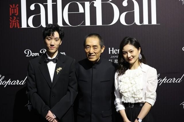 张艺谋|“老夫少妻”的张艺谋夫妇真让人羡慕,小32岁的妻子,很有韵味