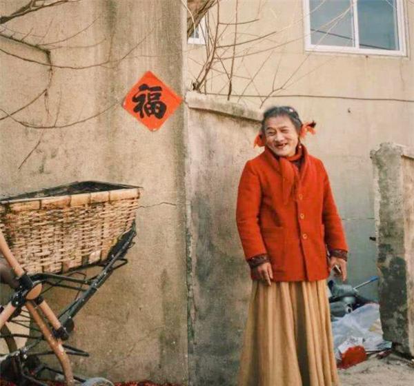 怪癖|大喜哥男扮女装16年，整日浓妆艳抹，外表浮夸的背后有何难言之隐