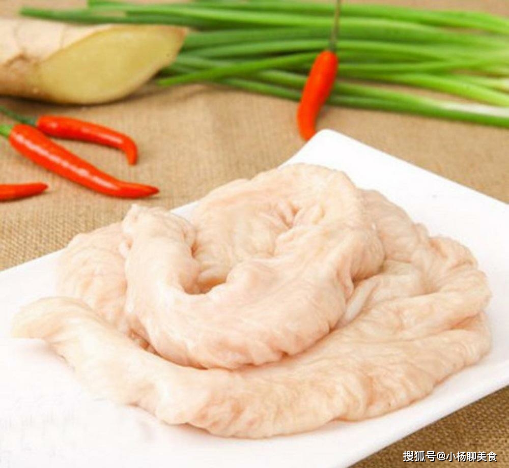 猪大肠焯水用冷水还是热水?这一步弄错,难怪炒出来又硬又腥_处理