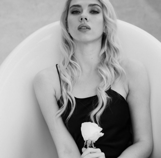 独立|俄罗斯网红撞脸寡姐，称自己是其私生女，网友：快让寡姐来看