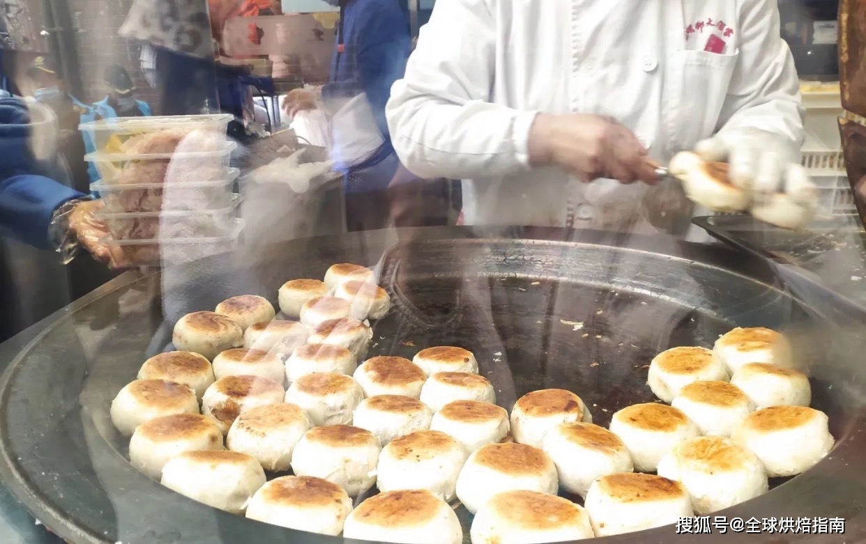 你的店還在做常規月餅嗎？瞧瞧人家都是現烤鮮月餅了！ 熱愛美食 第4张