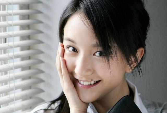 她出道多年演艺事业仍然不温不火,今去掉嘴角那颗痣,辨识度降低_李倩