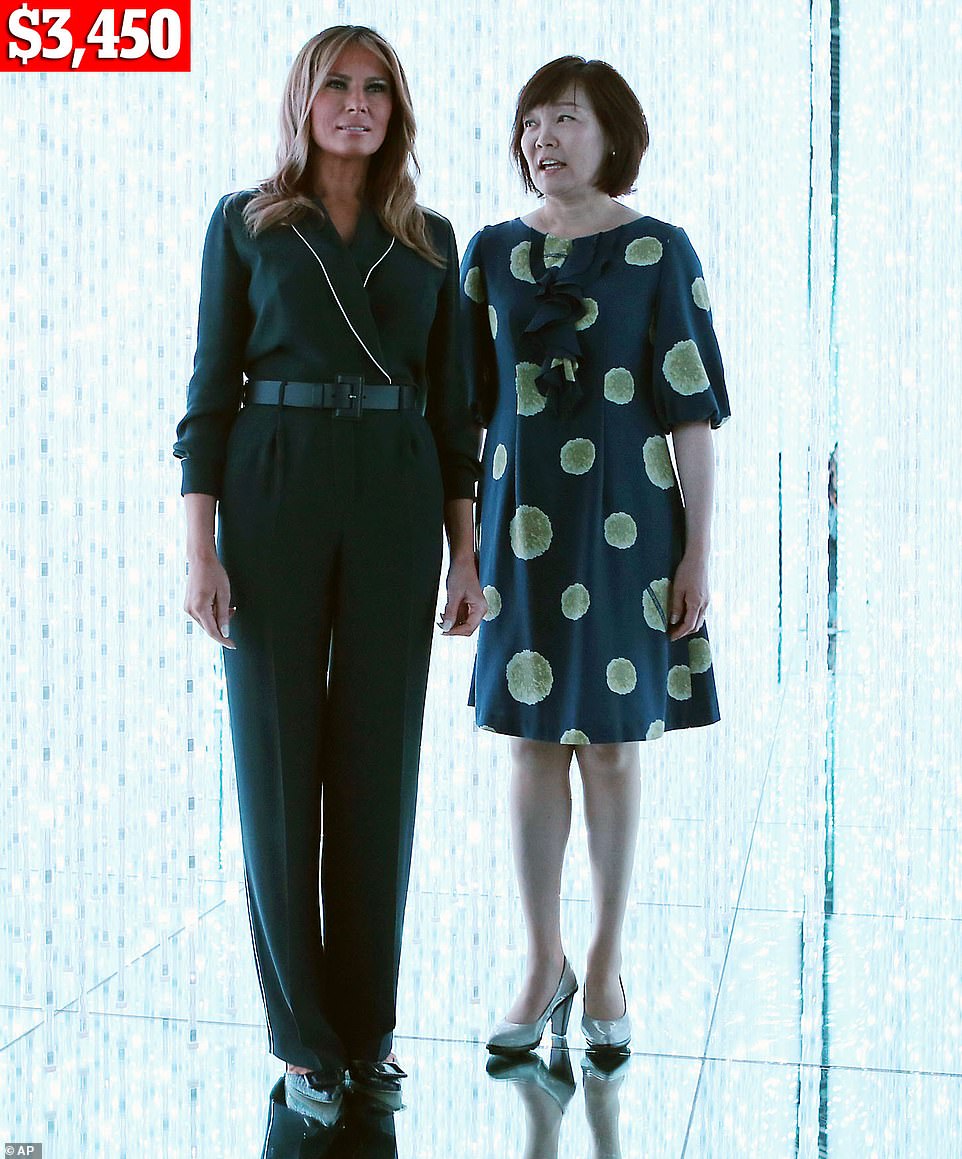 显得|梅拉尼娅访日本4天6套衣服花费13万!穿小蓝裙返回白宫气场十足