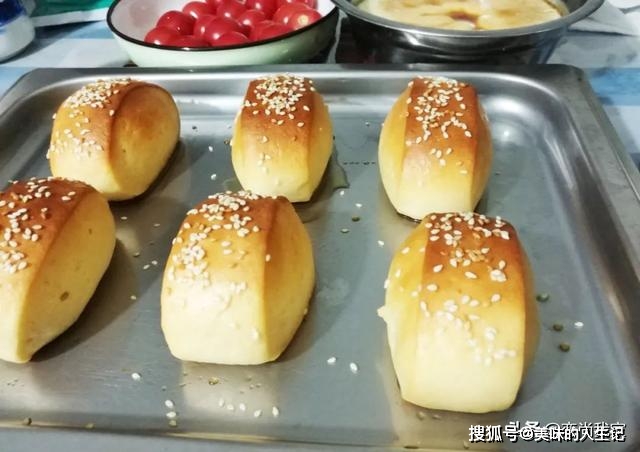 做法|早餐冷馒头换一种方式吃特别香,奶香烤馒头的做法