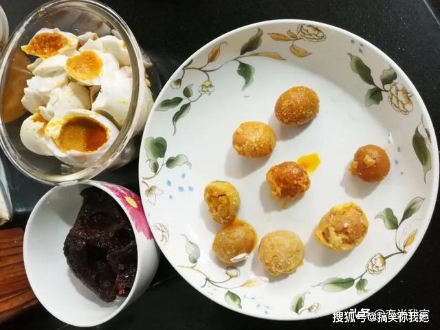 豆沙|做月饼不用烤箱，这个豆沙蛋黄馅月饼虽然外观不好，但口感真的好