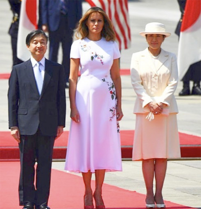 刺绣|梅拉尼娅访日3赢日本第一夫人，换2万7刺绣裙，连雅子皇后也不敌