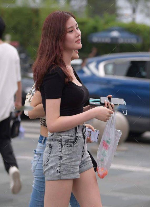 本人|黑夹克只要款式合适,显高显瘦的效果安排得当