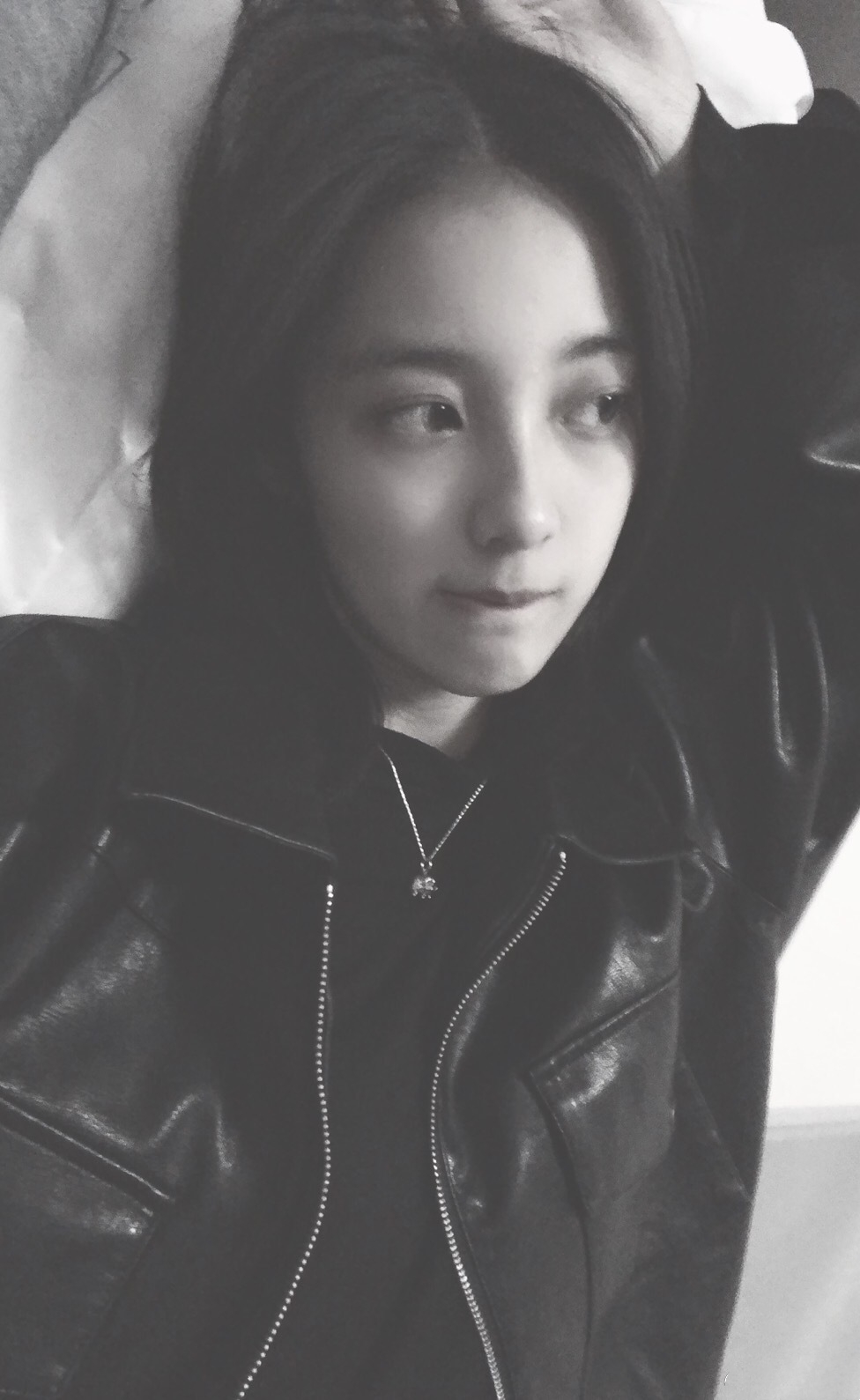 黑色|《外星女生柴小七》万鹏,不仅剧里呆萌可爱,剧外也是甜美女生