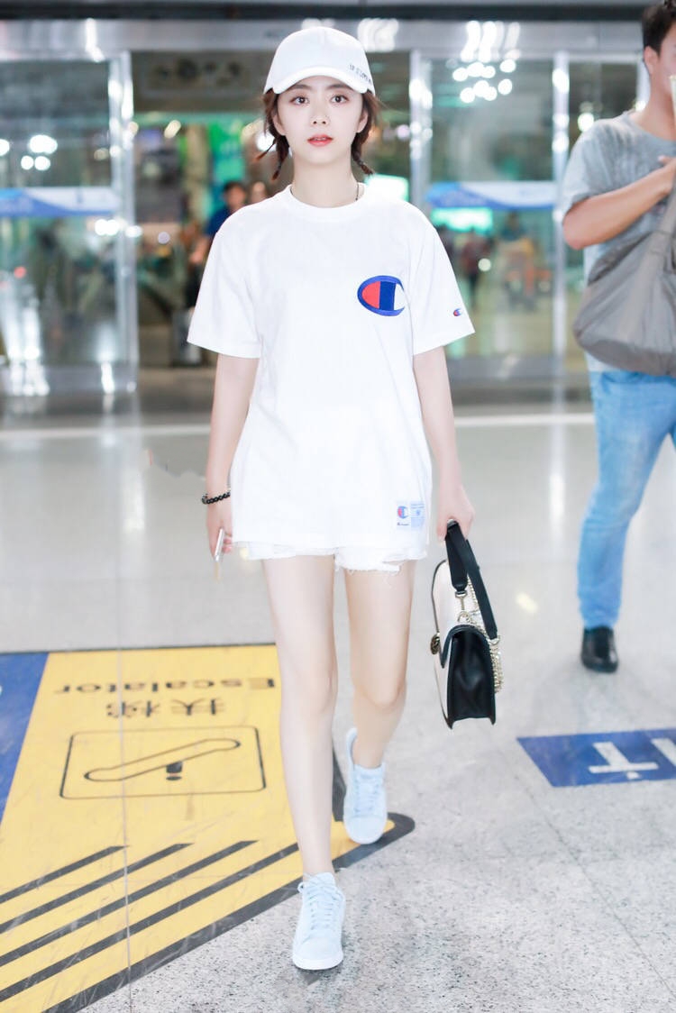 姐妹|“正牌耿耿”谭松韵少女穿搭太减龄,与张子枫“枫韵”姐妹CP锁了