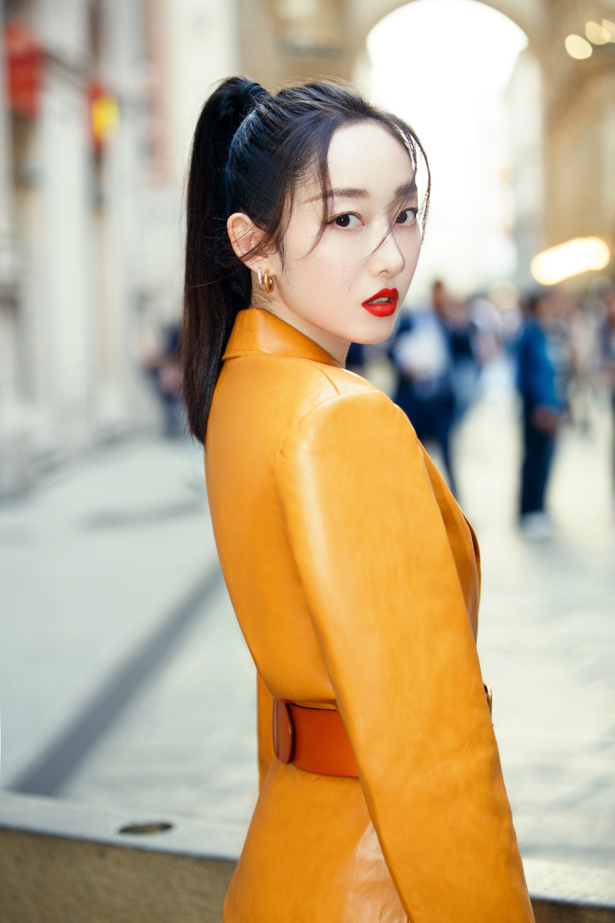 蒋梦婕|“最胖林黛玉”完美逆袭！蒋梦婕焦糖皮裙一抹红唇，气质惊艳网友