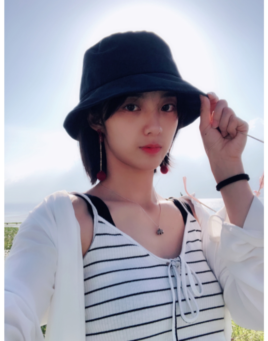 黑色|《外星女生柴小七》万鹏,不仅剧里呆萌可爱,剧外也是甜美女生